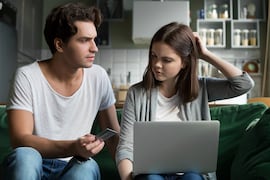 Jóvenes usan créditos para consumo, alerta experto