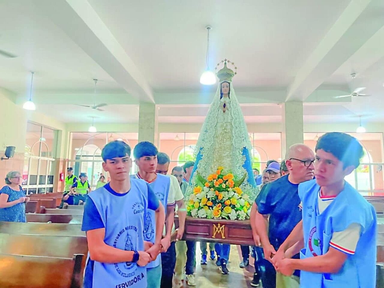 Por la mañana de ayer también llegó la imagen peregrina de Nuestra Señora de Itatí a la villaserrana, en el marco de la 24.a edición de la peregrinación binacional que une a Argentina yParaguay.