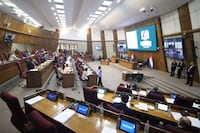 Diputados tratan hoy 17 puntos en agenda