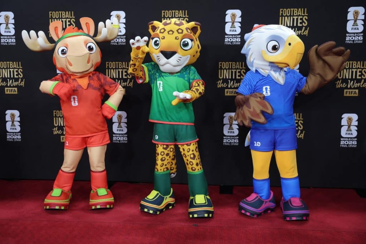 Las mascotas del Mundial, una de cada país anfitrión.