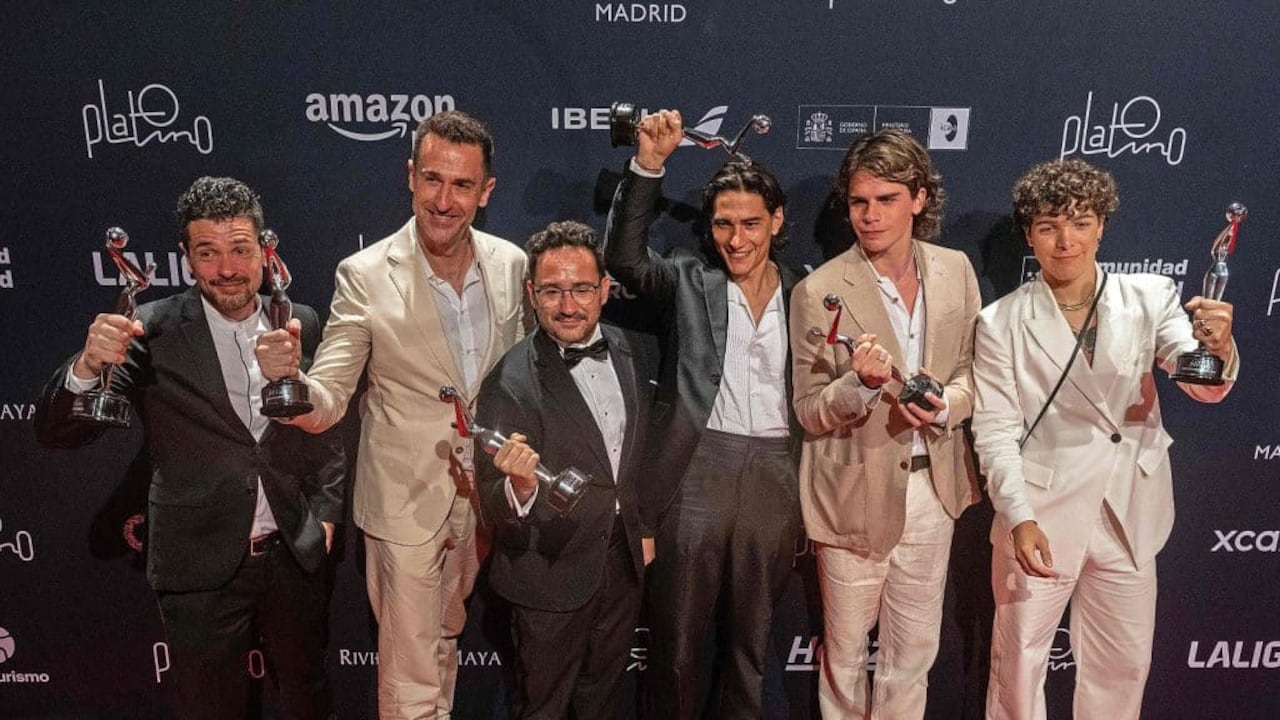 Elenco de la Sociedad de la Nieve en los Premios Platino