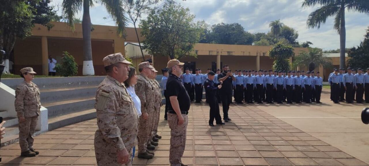 Acompañado del comando operacional de la Policía Nacional el ministro de Interior, Enrique Riera, observó el dispositivo de seguridad montado para el Rally Paraguay 2025.