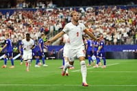Inglaterra aceleró y golpeó fuerte ante Croacia