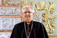 Cardenal escucha a médicos por la crisis sanitaria
