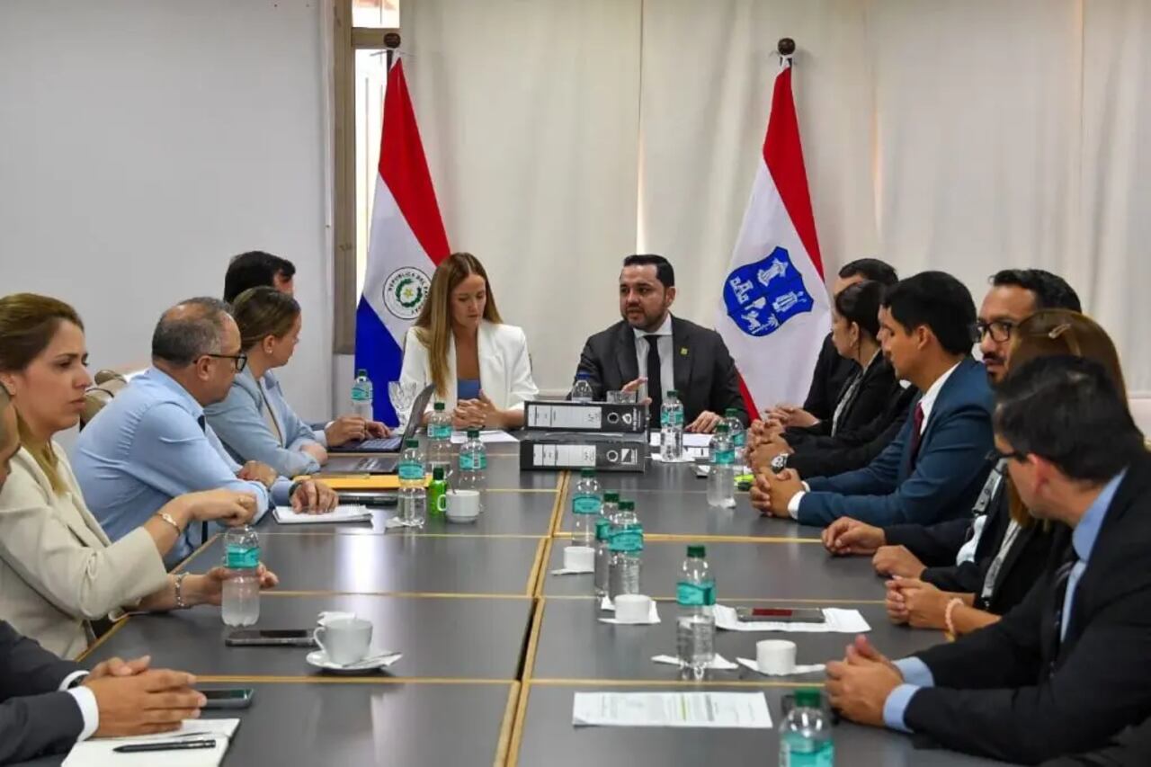 La mesa de trabajo entre Soledad Núñez y Luis Bello tuvo como eje central coordinar los mecanismos institucionales para el cambio de autoridades comunales.