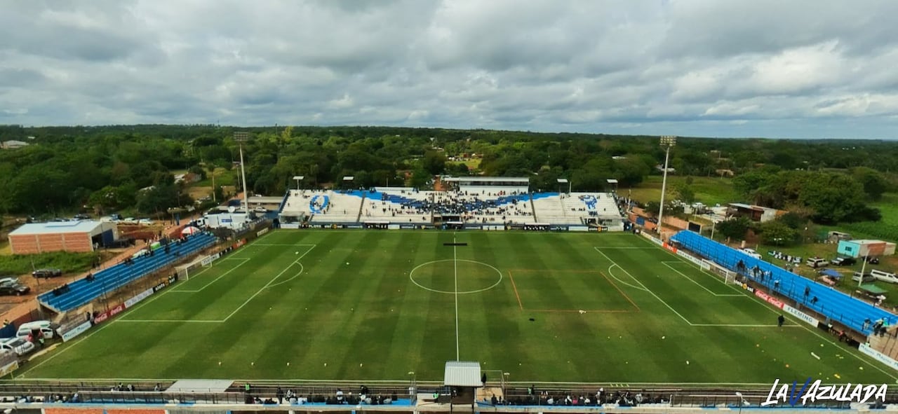 El coqueto estadio de Ameliano horas previas al pitazo inicial.