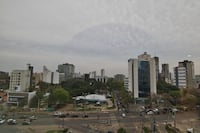 Frío y lluvias dispersas marcarán el tiempo este lunes en Paraguay