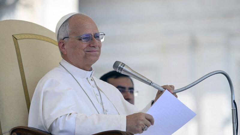 El papa León XIV, durante una audiencia general en la plaza de San Pedro.