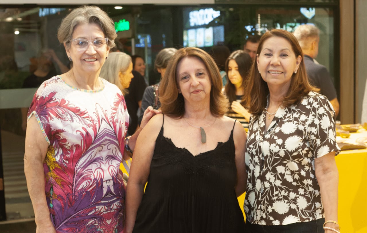 Magda Barnie, María Liz Rodrigues y Lendy Peña.