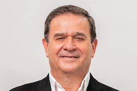 Candidato lambareño plantea plan de inversión vial tras sanear la deuda local