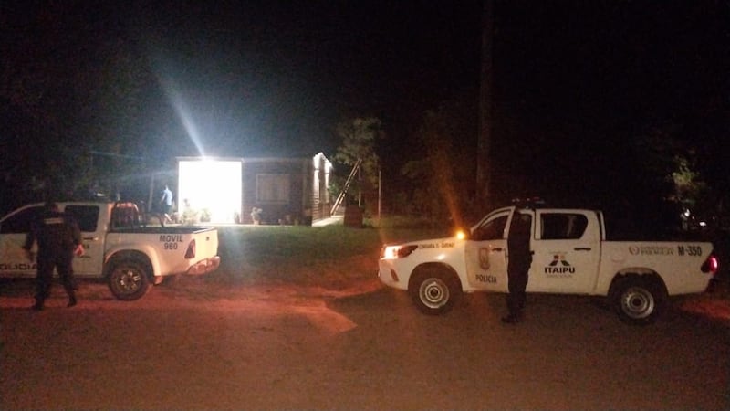 La vivienda que fue violentada por cuatro asaltantes encapuchados en la compañía Tarumá, distrito de Alto Verá, la madrugada de hoy.