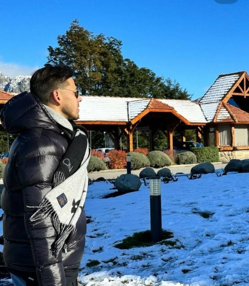 [GALERÍA] Oscar Romero se relajó en la nieve con su chuli – Crónica