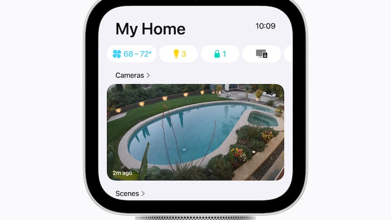 El Apple HomeView, su primera pantalla inteligente equipada con inteligencia artificial (IA). El dispositivo estrella de la jornada incorpora una pantalla Liquid Retina táctil de siete pulgadas montada sobre una base de altavoz de aluminio.