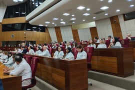 Médicos piden al Congreso actualizar arancel privado congelado desde 1974