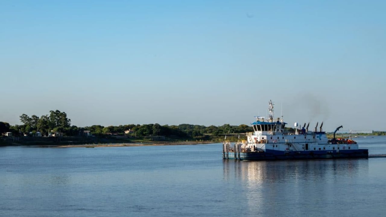 La vista de los barcos que navegan por el río Paraguay y la brisa del río completan laexperiencia.