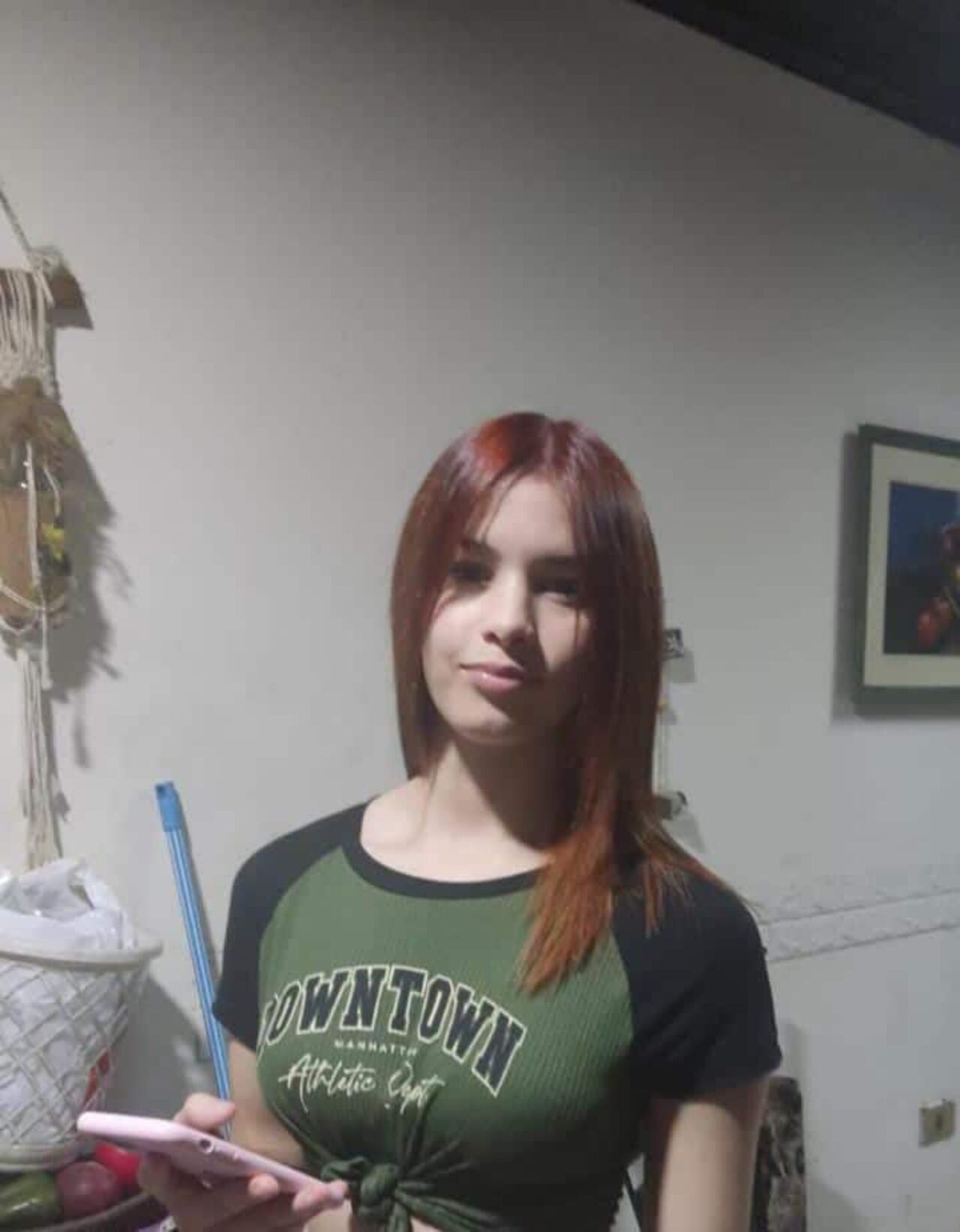 Buscan a Isabella Mercedes Cardozo Alfonso, adolescente de 14 años desaparecida en Asunción desde el 30 de mayo. La denuncia fue presentada en la Comisaría 18ª. Quienes tengan información pueden comunicarse al 0984825802 o a la comisaría más cercana.