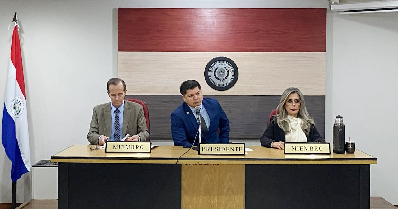 Víctor Vera, Luis ovelaO y Andrea Riquelme, integrantes del Tribunal de Sentencia.
