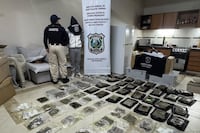 Antinarcóticos detiene a un policía con paquetes de marihuana en Luque