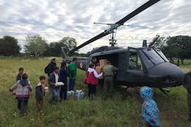 Fuerza Aérea y Salud Pública asisten al Chaco con ayuda médica y víveres