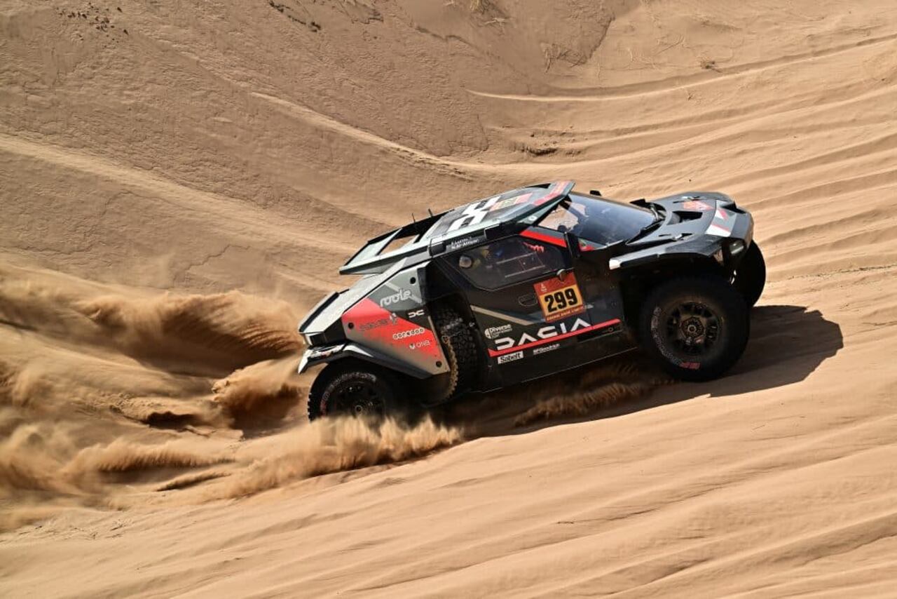 El experimentado catarí Nasser Al-Attiyah lidera en coches e intentará hacerse con su sexto Dakar.