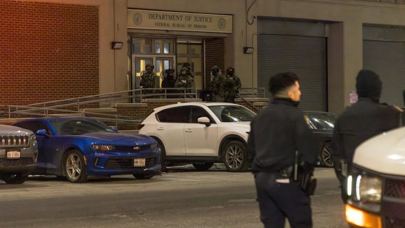 Sede de la cárcel, en Brooklyn, Estados Unidos, donde están recluidos el depuesto presidente venezolano, Nicolás Maduro; y la exprimera dama, Cilia Flores. (AFP)