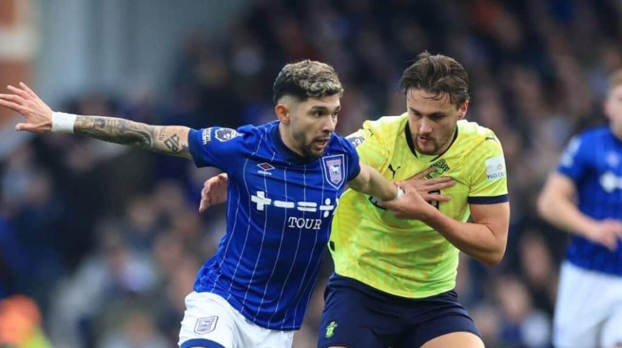 Enciso en una acción del juego frente a Southampton.
