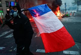 Fuertes choques entre marea estudiantil y la policía en Francia