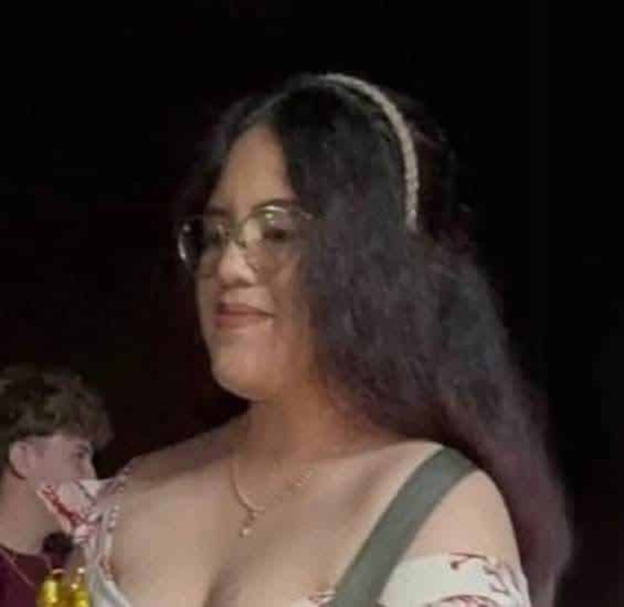 La joven Mikhaela Chiara Yasy Rolón Melgarejo tiene conocimientos en el área médica y se presume que participó en los hechos. Existe una orden de captura vigente en su contra.