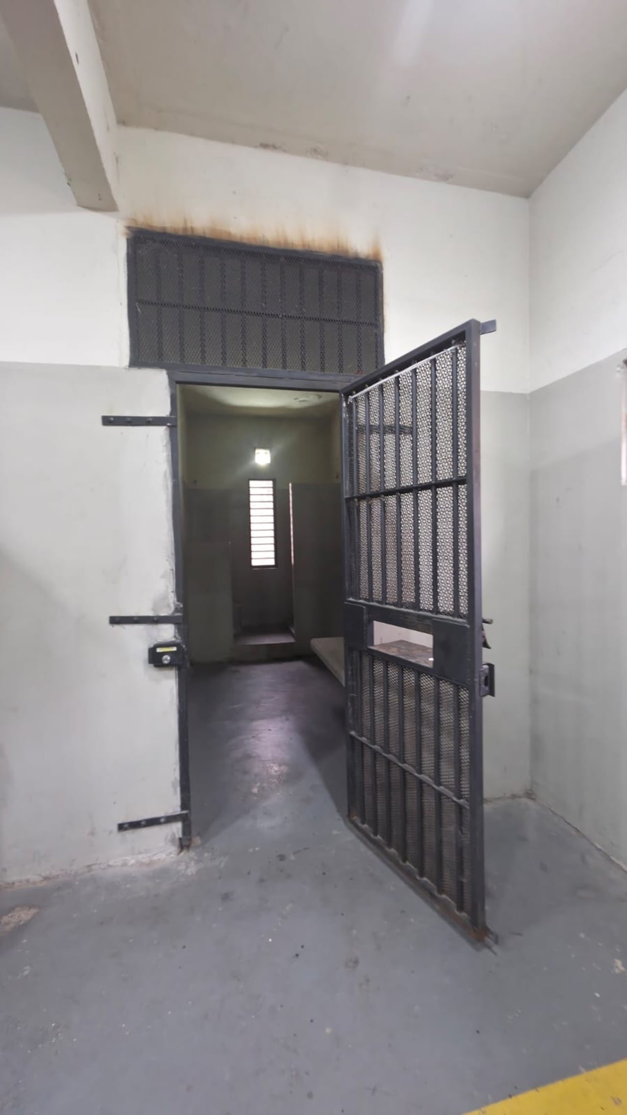 La comitiva inspecciona cada una de las celdas de dicho módulo / Foto Gentileza