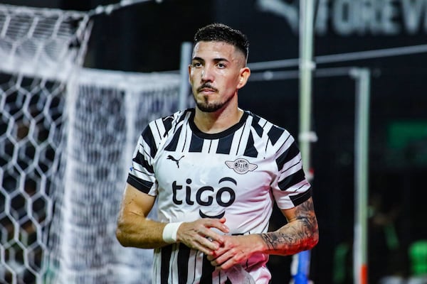 “Voy a tener que descansar dos partidos por culpa del arbitraje”, lanzó