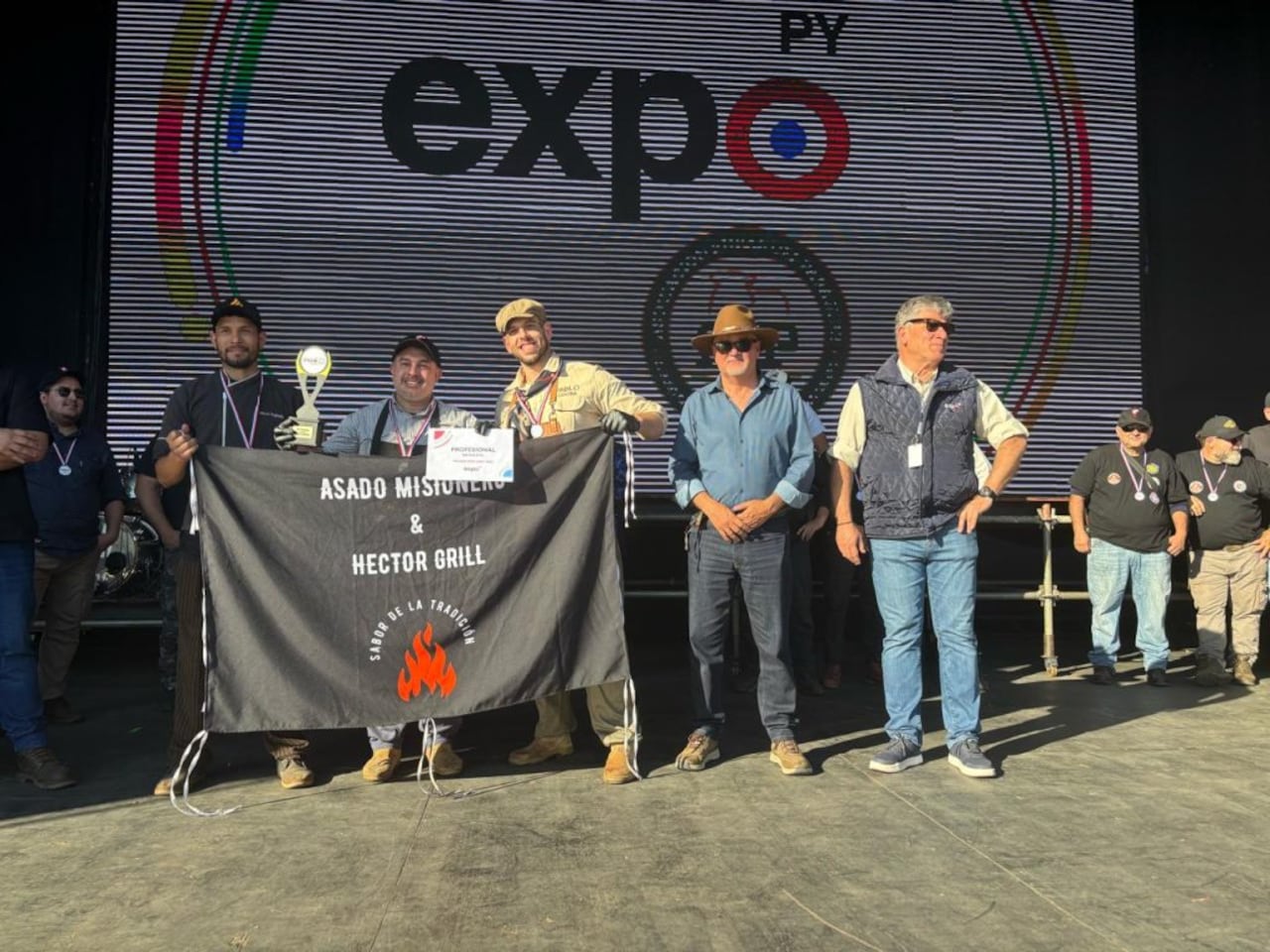 Equipo Asado Misionero, primer puesto en la categoría profesional.