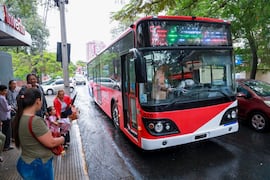 Transporte habilitado para el traslado de hinchas en área metropolitana
