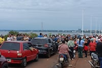 Encarnación: “Paseros” bloquearon el puente internacional por presuntos maltratos aduaneros