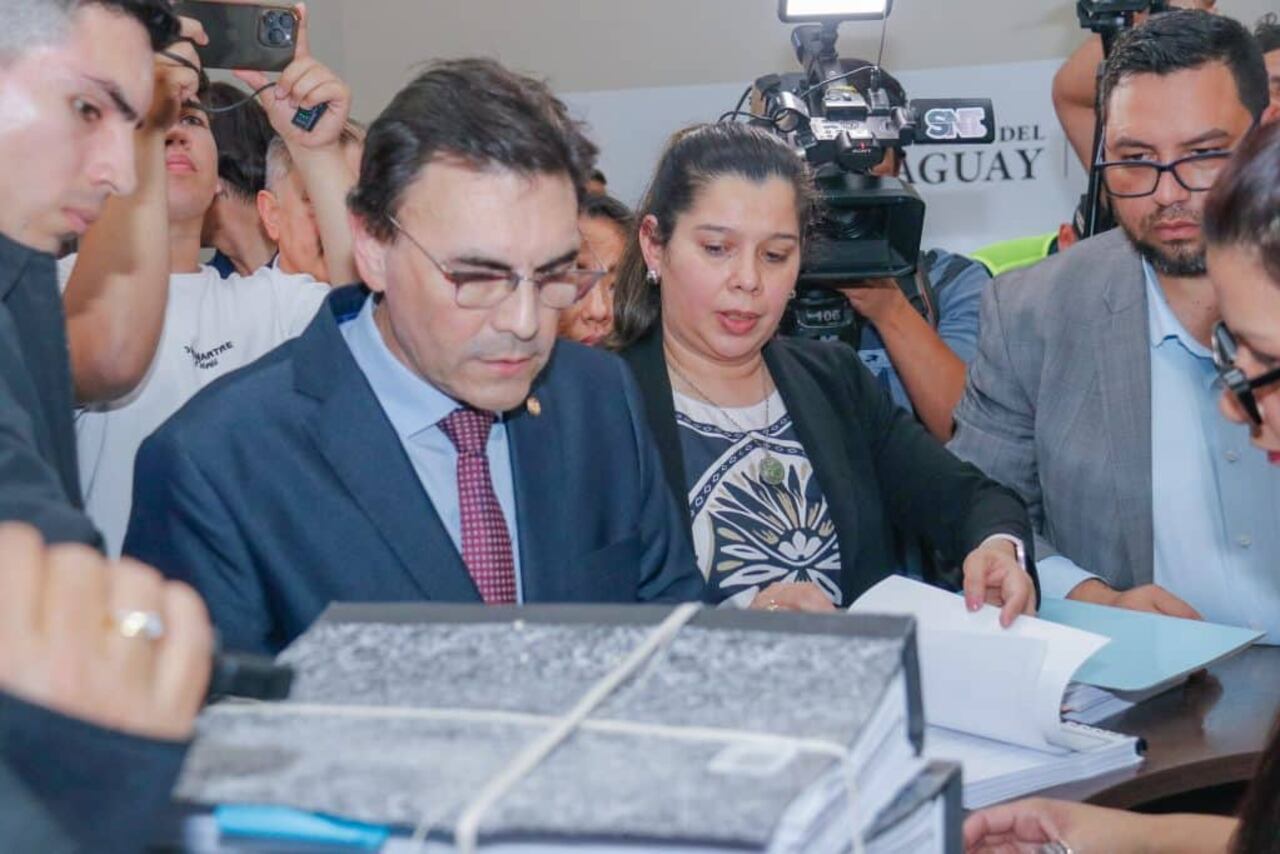 El intendente Óscar "Nenecho" Rodríguez renunció luego de la presentación del informe de Carlos Pereira (foto), interventor de Asunción.