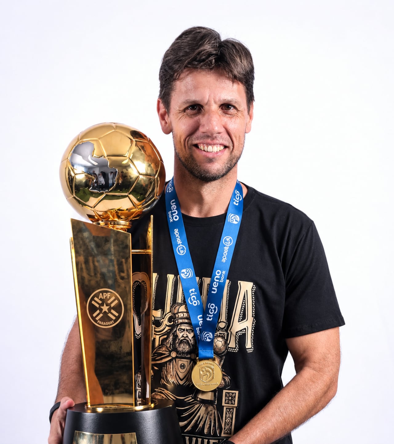 Héctor Schonhauser (Staff del Club Olimpia).