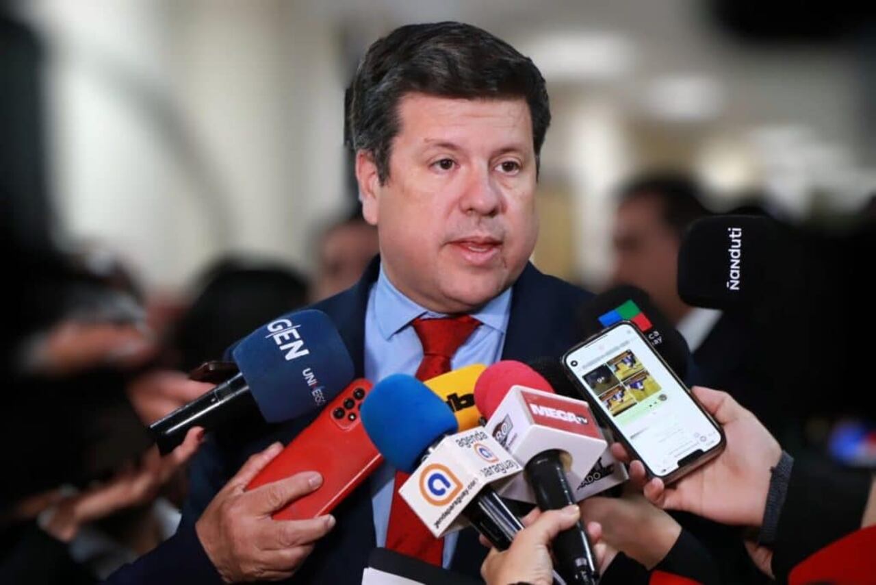 Ministro Jaier Giménez en entrevista.