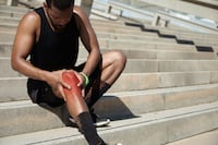 Bursitis de rodilla: inflamación que causa dolor y limita el movimiento