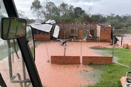 Temporal provoca daños en viviendas y cultivos de Paso Yobái