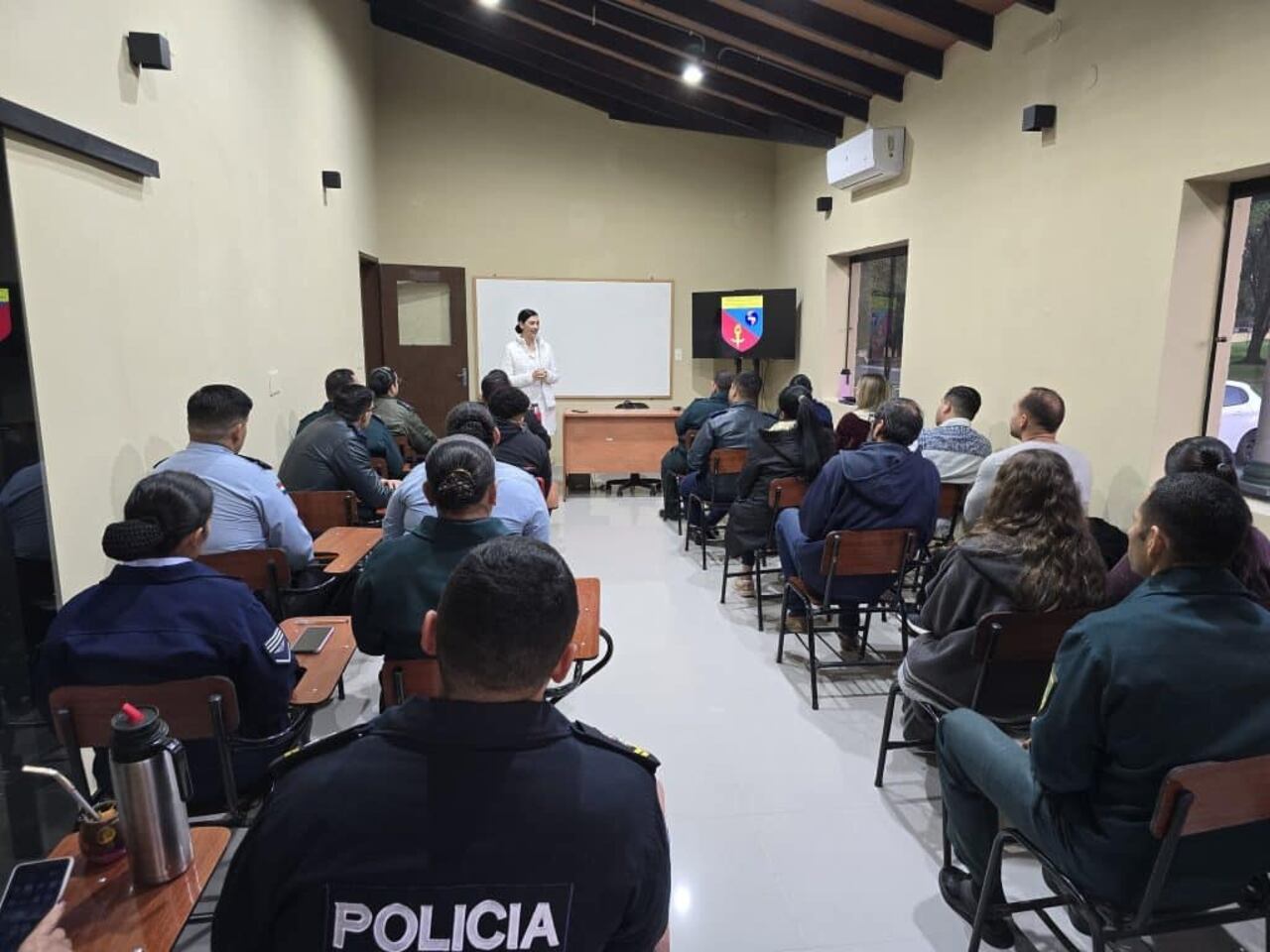 La formación está orientada tanto a estudiantes como a trabajadores que requierenel portugués como herramienta de comunicación en ámbitos comerciales, técnicos oacadémicos.