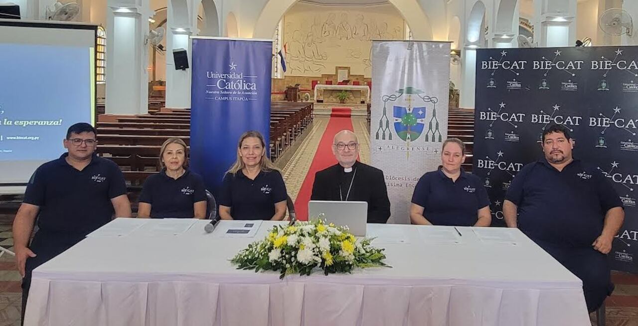 Equipo directivo de la Bie-Cat 2026 durante la presentación oficial del evento en Encarnación.