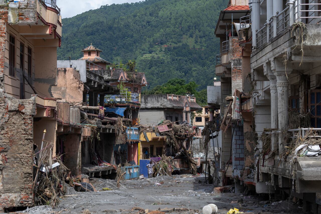 Villa Devighat, en el distrito de Nuwakot, en Nepal. Un millar de personas siguen desaparecidas tras el impacto de la riada del miércoles por la mañana.