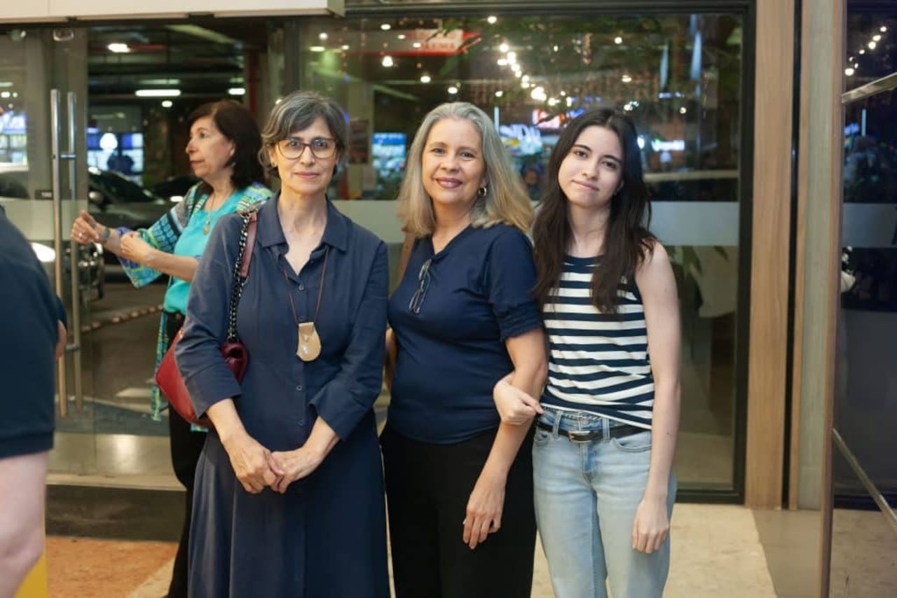 Claudia Migone, Magna Monteiro y Bethania Schaerer.