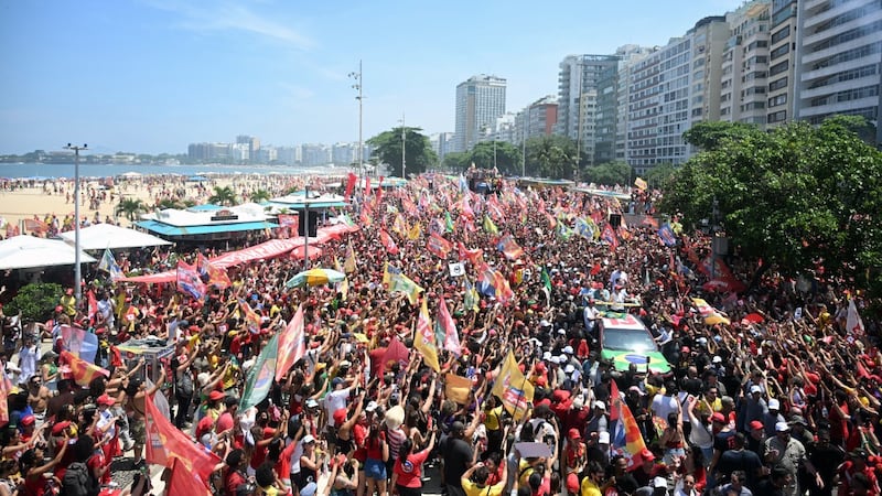 Cierre de campaña del candidato a reelección en Brasil, Luiz Inacio Lula da Silva, en Río de Janeiro.