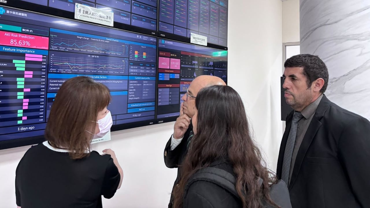Las autoridades del Ministerio de Salud evaluaron sistemas tecnológicos para conectar estudios de laboratorio e imágenes directamente con la ficha digital de los pacientes.