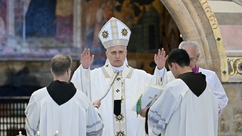 El papa León XIV durante una misa en la basílica de Santa María.