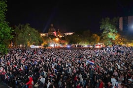 Más de 40 mil personas alentaron a la Albirroja desde el Centro Histórico de Asunción