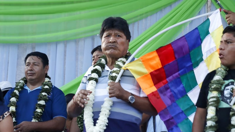 Evo Morales (C) durante una reunión en Cochabamba, Bolivia.