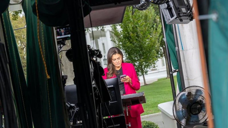 La corresponsal senior de CNN en la Casa Blanca, Kristen Holmes, trabaja en el sector norte de la Casa Blanca.