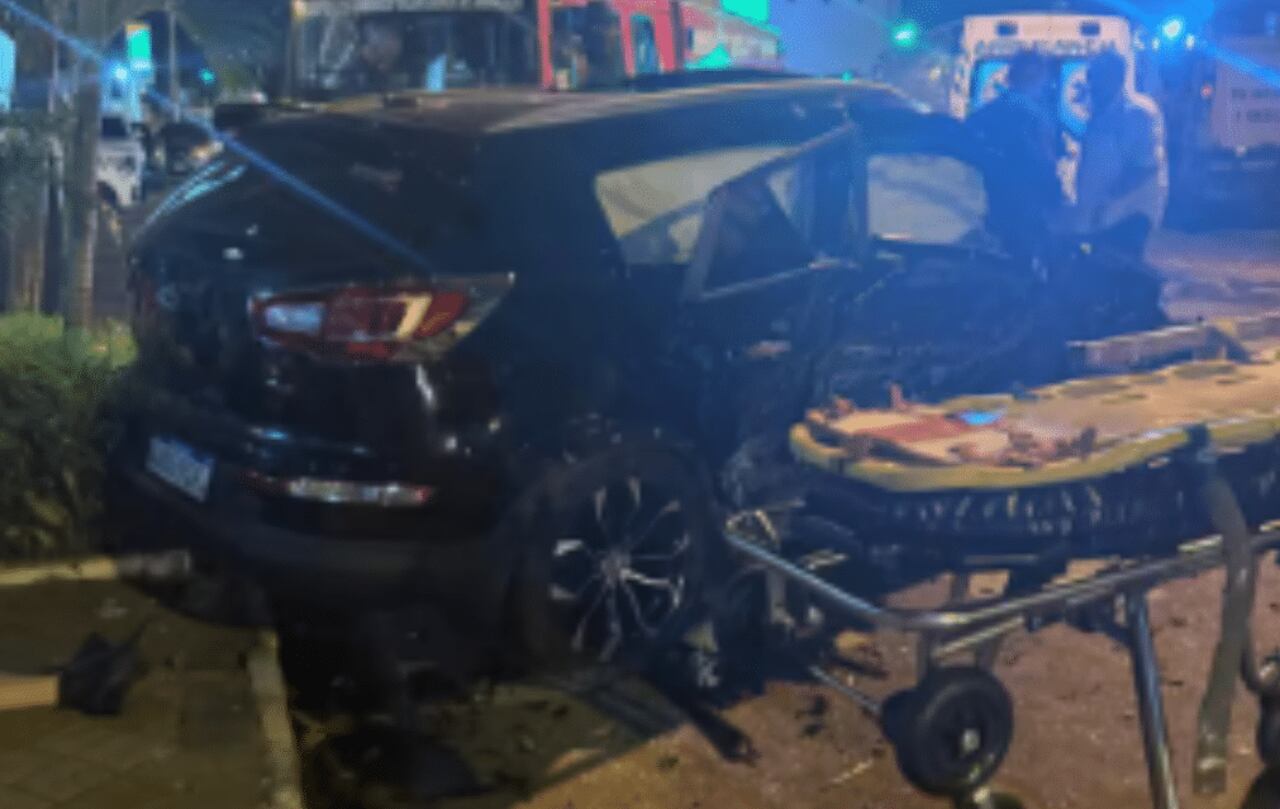 Camioneta en el que viajaban los seis heridos. Los acompañantes fueron identificados comoCamilaOrtega,SofíaPérez,MauricioAñazco,JimenaBrizuela,AlejandraPegaur yNicoleCibils.