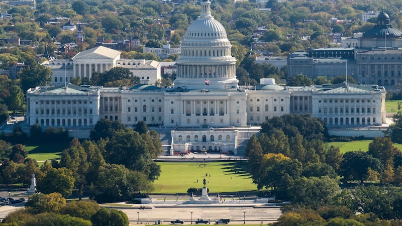 El Capitolio de Estados Unidos visto desde el Monumento a George Washington, en Washington D.C.